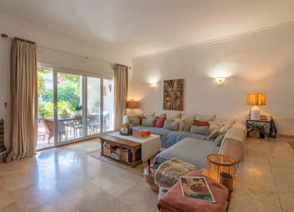 ELEGANT SOUTH-FACING 3-BEDROOM TOWNHOUSE IN ESTEPONA EAST