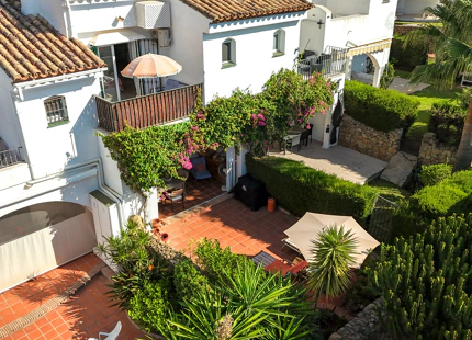 ELEGANT SOUTH-FACING 3-BEDROOM TOWNHOUSE IN ESTEPONA EAST