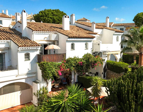 ELEGANT SOUTH-FACING 3-BEDROOM TOWNHOUSE IN ESTEPONA EAST