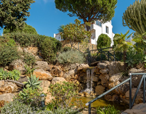 ELEGANT SOUTH-FACING 3-BEDROOM TOWNHOUSE IN ESTEPONA EAST
