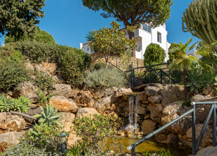 ELEGANT SOUTH-FACING 3-BEDROOM TOWNHOUSE IN ESTEPONA EAST