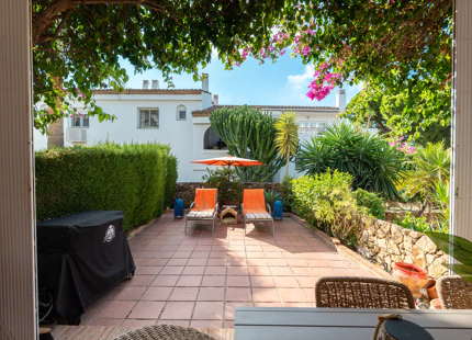 ELEGANT SOUTH-FACING 3-BEDROOM TOWNHOUSE IN ESTEPONA EAST