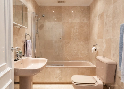 ELEGANT SOUTH-FACING 3-BEDROOM TOWNHOUSE IN ESTEPONA EAST
