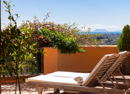 ELEGANT 3-BEDROOM GROUND-FLOOR APARTMENT IN NUEVA ANDALUCÍA
