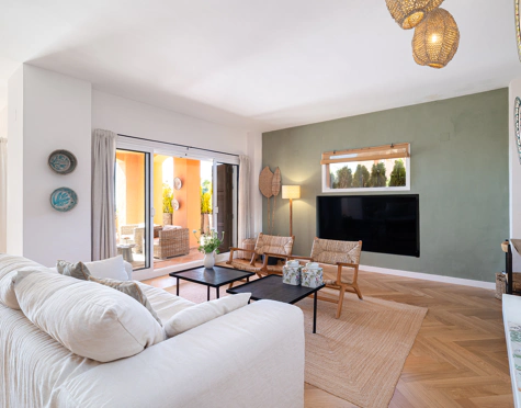 ELEGANT 3-BEDROOM GROUND-FLOOR APARTMENT IN NUEVA ANDALUCÍA
