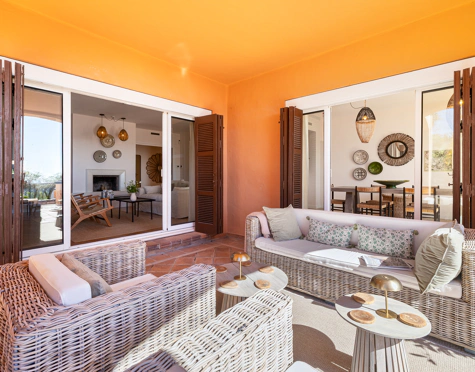 ELEGANT 3-BEDROOM GROUND-FLOOR APARTMENT IN NUEVA ANDALUCÍA