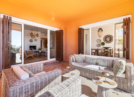 ELEGANT 3-BEDROOM GROUND-FLOOR APARTMENT IN NUEVA ANDALUCÍA