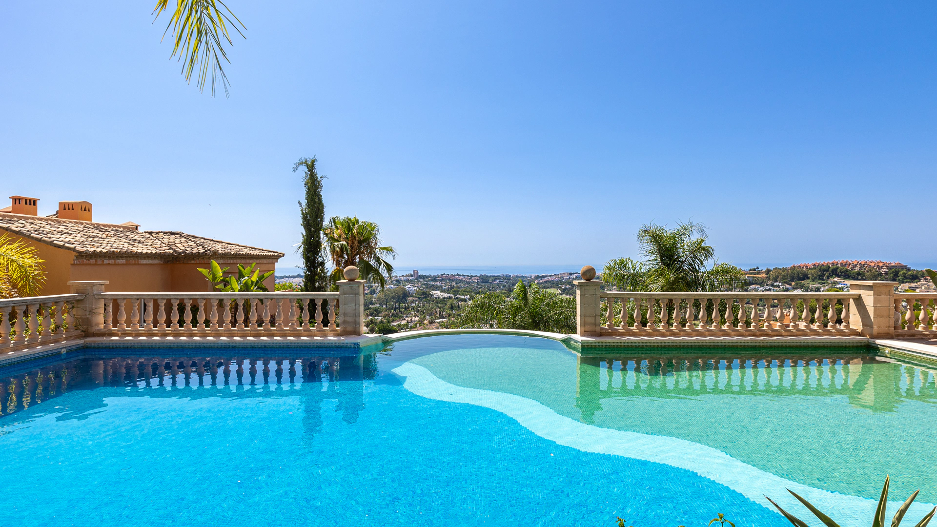 Ground Floor Apartment for sale in La Cerquilla, Nueva Andalucia