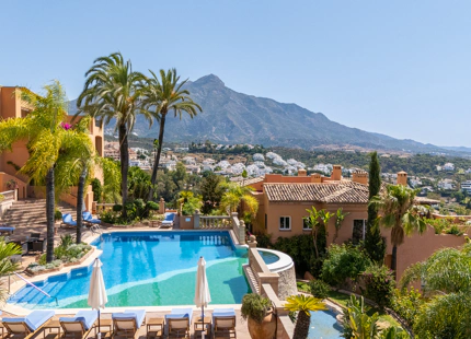 ELEGANT 3-BEDROOM GROUND-FLOOR APARTMENT IN NUEVA ANDALUCÍA