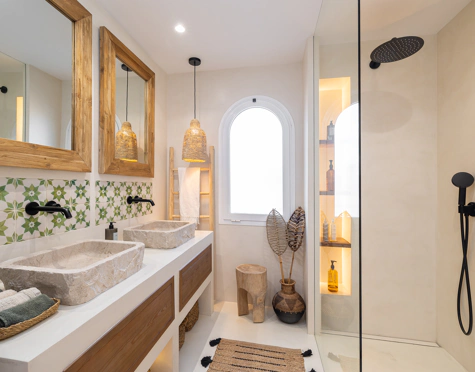 ELEGANT 3-BEDROOM GROUND-FLOOR APARTMENT IN NUEVA ANDALUCÍA