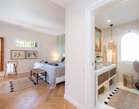 ELEGANT 3-BEDROOM GROUND-FLOOR APARTMENT IN NUEVA ANDALUCÍA