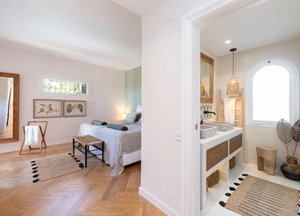 ELEGANT 3-BEDROOM GROUND-FLOOR APARTMENT IN NUEVA ANDALUCÍA