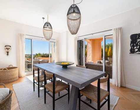 ELEGANT 3-BEDROOM GROUND-FLOOR APARTMENT IN NUEVA ANDALUCÍA