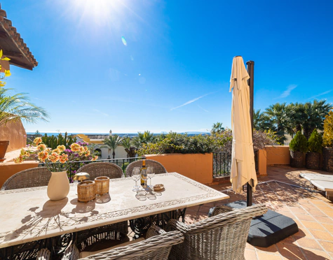 ELEGANT 3-BEDROOM GROUND-FLOOR APARTMENT IN NUEVA ANDALUCÍA