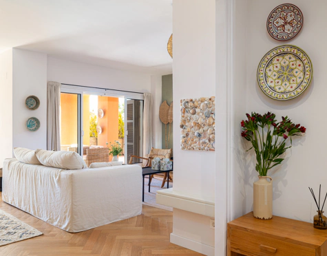 ELEGANT 3-BEDROOM GROUND-FLOOR APARTMENT IN NUEVA ANDALUCÍA