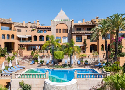 ELEGANT 3-BEDROOM GROUND-FLOOR APARTMENT IN NUEVA ANDALUCÍA