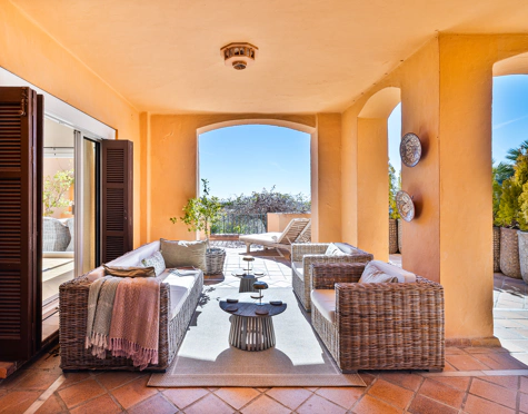 ELEGANT 3-BEDROOM GROUND-FLOOR APARTMENT IN NUEVA ANDALUCÍA