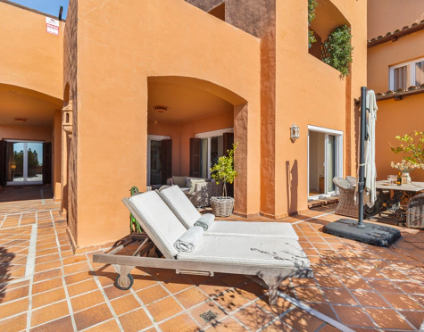 ELEGANT 3-BEDROOM GROUND-FLOOR APARTMENT IN NUEVA ANDALUCÍA