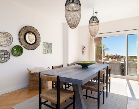 ELEGANT 3-BEDROOM GROUND-FLOOR APARTMENT IN NUEVA ANDALUCÍA