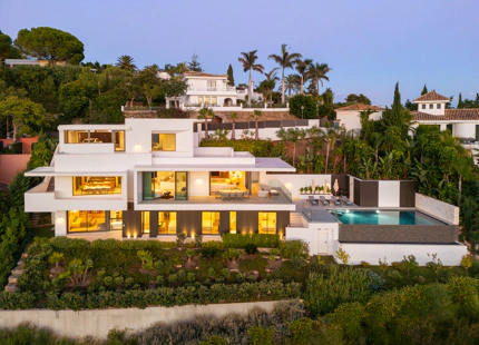 EXCEPTIONAL LUXURY VILLA WITH OUTSTANDING FEATURES IN MARBELLA EAST