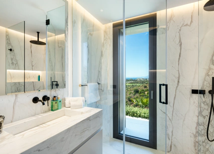 EXCEPTIONAL LUXURY VILLA WITH OUTSTANDING FEATURES IN MARBELLA EAST