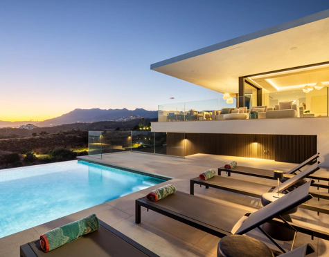 EXCEPTIONAL LUXURY VILLA WITH OUTSTANDING FEATURES IN MARBELLA EAST