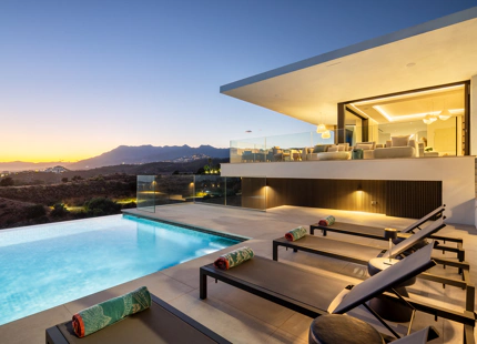 EXCEPTIONAL LUXURY VILLA WITH OUTSTANDING FEATURES IN MARBELLA EAST