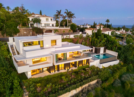 EXCEPTIONAL LUXURY VILLA WITH OUTSTANDING FEATURES IN MARBELLA EAST