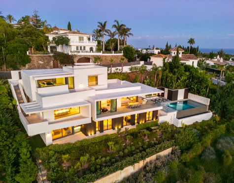EXCEPTIONAL LUXURY VILLA WITH OUTSTANDING FEATURES IN MARBELLA EAST
