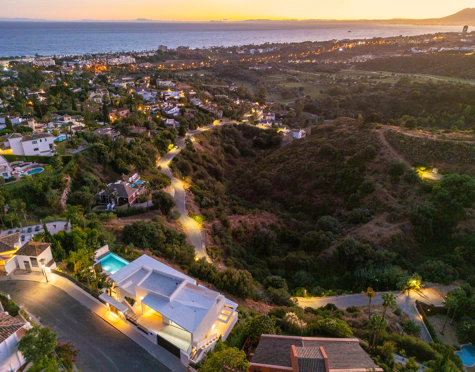 EXCEPTIONAL LUXURY VILLA WITH OUTSTANDING FEATURES IN MARBELLA EAST