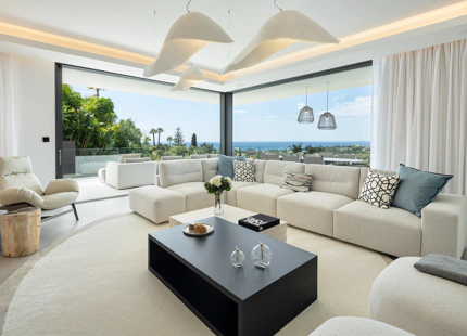 EXCEPTIONAL LUXURY VILLA WITH OUTSTANDING FEATURES IN MARBELLA EAST