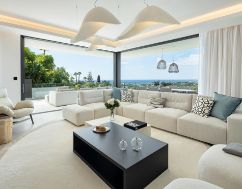 EXCEPTIONAL LUXURY VILLA WITH OUTSTANDING FEATURES IN MARBELLA EAST