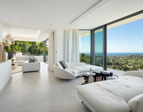 EXCEPTIONAL LUXURY VILLA WITH OUTSTANDING FEATURES IN MARBELLA EAST