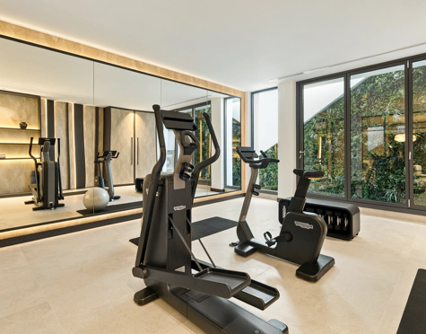 EXCEPTIONAL LUXURY VILLA WITH OUTSTANDING FEATURES IN MARBELLA EAST