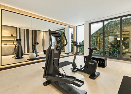 EXCEPTIONAL LUXURY VILLA WITH OUTSTANDING FEATURES IN MARBELLA EAST