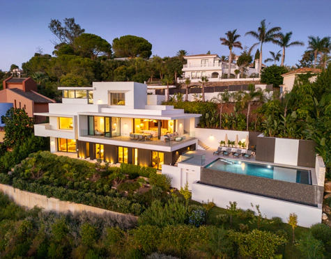 EXCEPTIONAL LUXURY VILLA WITH OUTSTANDING FEATURES IN MARBELLA EAST