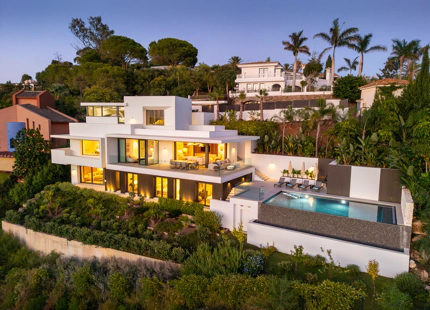EXCEPTIONAL LUXURY VILLA WITH OUTSTANDING FEATURES IN MARBELLA EAST
