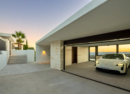 EXCEPTIONAL LUXURY VILLA WITH OUTSTANDING FEATURES IN MARBELLA EAST