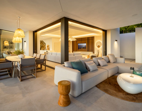 EXCEPTIONAL LUXURY VILLA WITH OUTSTANDING FEATURES IN MARBELLA EAST
