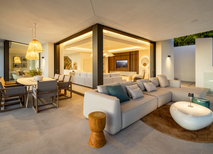 EXCEPTIONAL LUXURY VILLA WITH OUTSTANDING FEATURES IN MARBELLA EAST