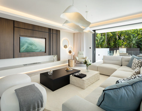 EXCEPTIONAL LUXURY VILLA WITH OUTSTANDING FEATURES IN MARBELLA EAST