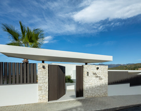 EXCEPTIONAL LUXURY VILLA WITH OUTSTANDING FEATURES IN MARBELLA EAST