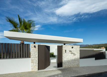 EXCEPTIONAL LUXURY VILLA WITH OUTSTANDING FEATURES IN MARBELLA EAST