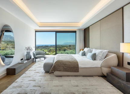 EXCEPTIONAL LUXURY VILLA WITH OUTSTANDING FEATURES IN MARBELLA EAST