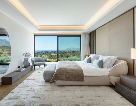 EXCEPTIONAL LUXURY VILLA WITH OUTSTANDING FEATURES IN MARBELLA EAST