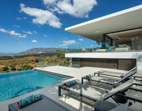 EXCEPTIONAL LUXURY VILLA WITH OUTSTANDING FEATURES IN MARBELLA EAST