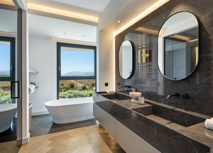 EXCEPTIONAL LUXURY VILLA WITH OUTSTANDING FEATURES IN MARBELLA EAST