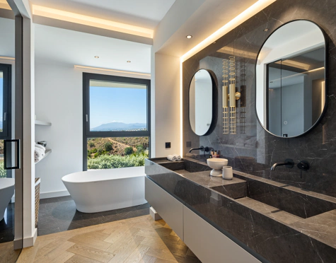 EXCEPTIONAL LUXURY VILLA WITH OUTSTANDING FEATURES IN MARBELLA EAST