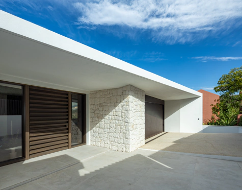 EXCEPTIONAL LUXURY VILLA WITH OUTSTANDING FEATURES IN MARBELLA EAST