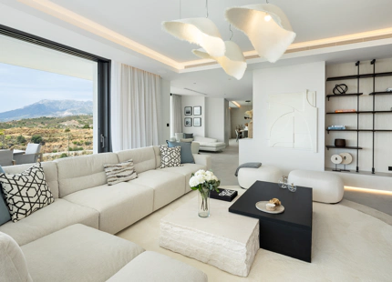 EXCEPTIONAL LUXURY VILLA WITH OUTSTANDING FEATURES IN MARBELLA EAST